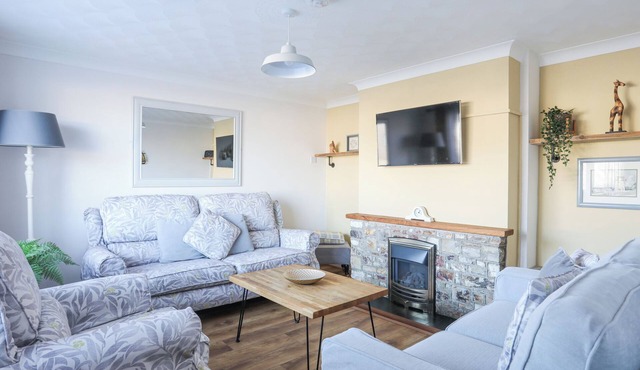 GLASFRYN, pet friendly, with a garden in Holyhead