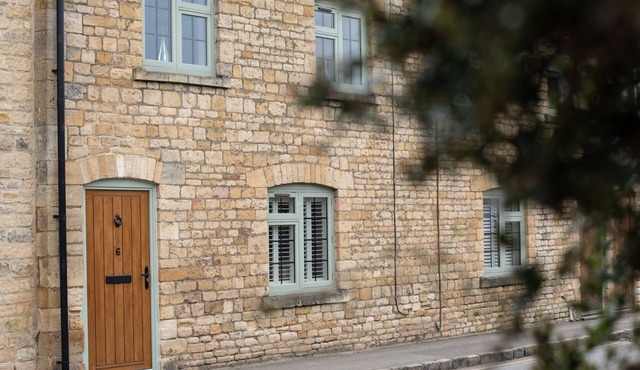 Gordon Cottage - sleeps 4 guests in 2 bedrooms