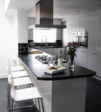 Gorgeous 3 Bedroom Victorian Townhouse