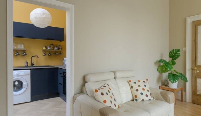 Gorgeous Apartment Seconds from Seafront, Clevedon