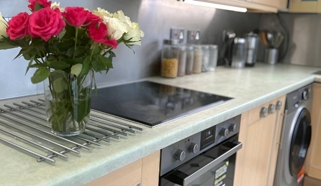 Great 5-Bedroom House in Thornton Road sleeps 14+