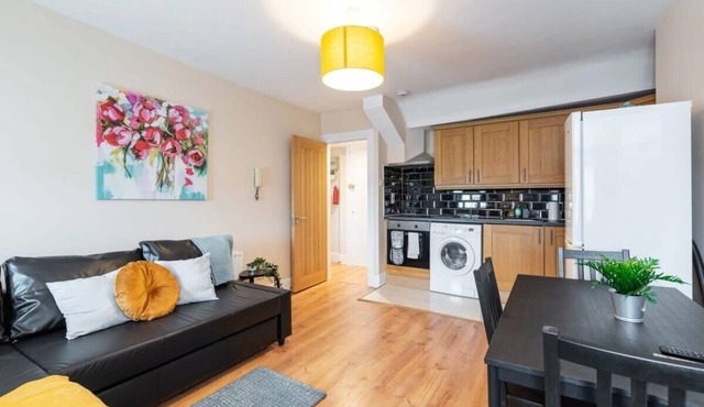 Great CENTRAL LOCATION 1 BR APT*FAST RELIABLE WIFI