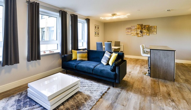 GuestReady - Stylish & Welcoming Apartment in Chesser, Edinburgh!