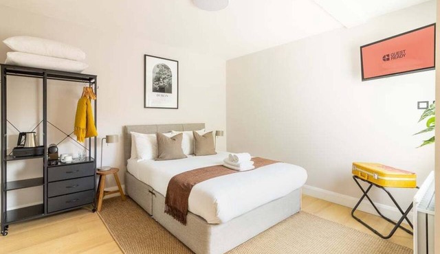 GuestReady - The Exec Room at Fownes Street - R10