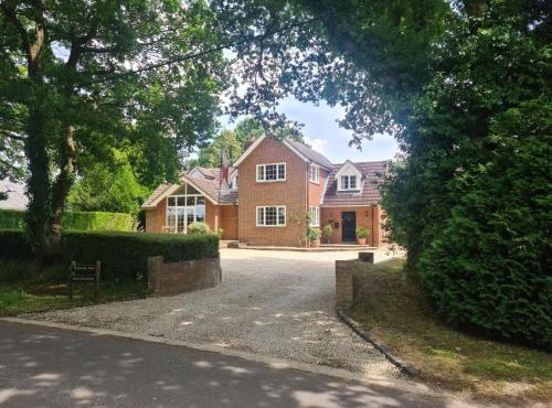 Ha'penny Acre in Sherfield English