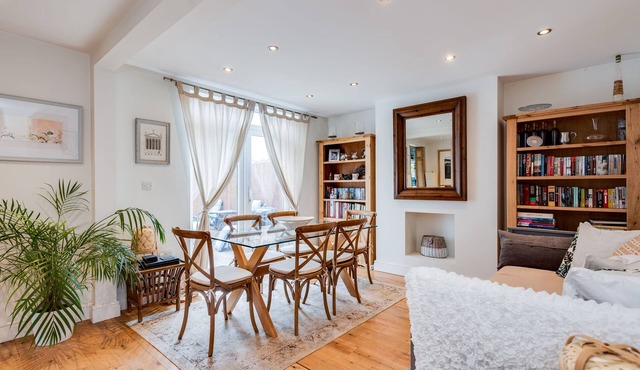Headington Orchard - 3 Bedroom House & parking & garden