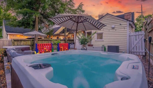 Historic District - Hot Tub - Walk to Forsyth Park in Savannah