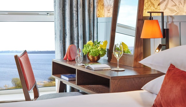 Hodson Bay Hotel