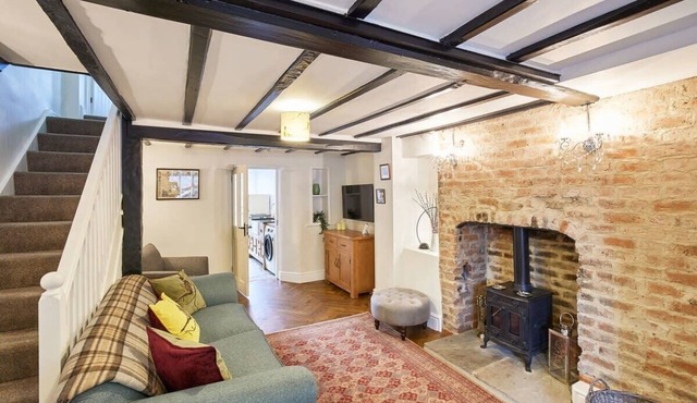 Host & Stay | Willow Cottage