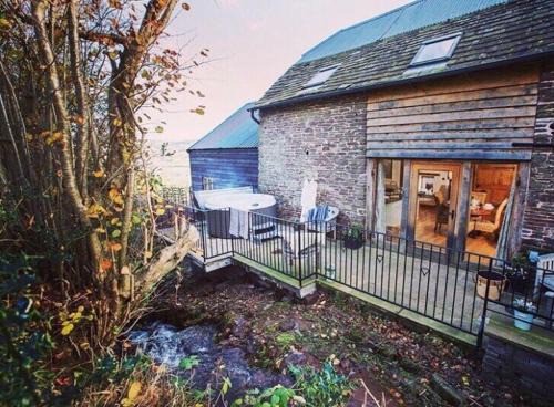 Hot Tub, Stream-Side Garden, Mountain Views, 17thC