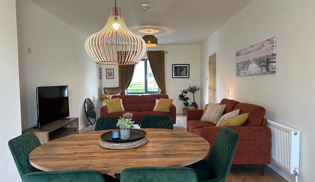 House Sleeps 6 with Parking