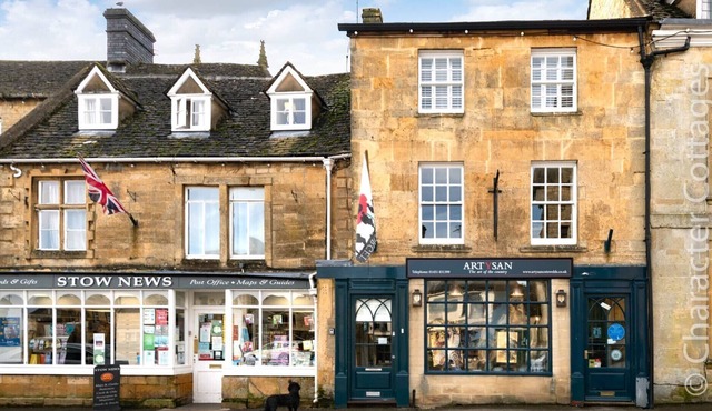 HOWMAN HOUSE, family friendly in Stow-On-The-Wold