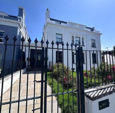 Huge spacious 8 bed luxury villa