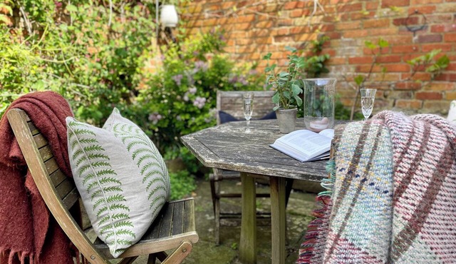 Idyllic cosy cottage close to Oxford and Le Manoir
