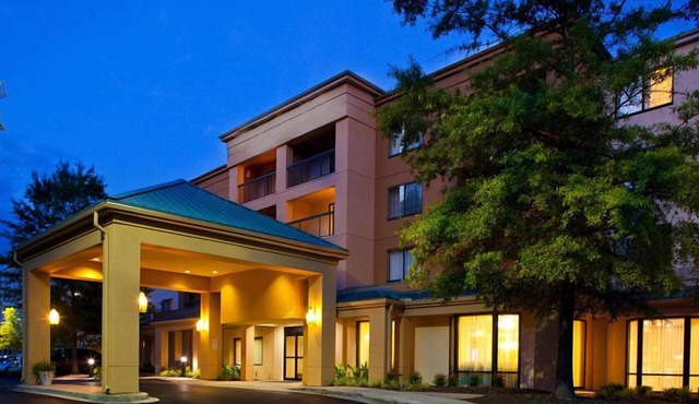 Indulge in Home-Like Comfort! 4 Modern Units, Pet-Friendly, Free Parking! in Birmingham