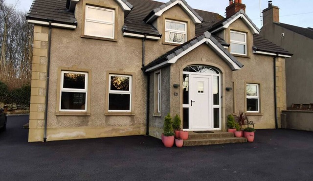 IRISH OPEN 2025 Large house sleeps 14. Beside forest & beach. 30mins to Portrush