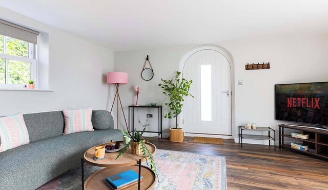 Ivy Mews | Barn in Village | Sleeps 2