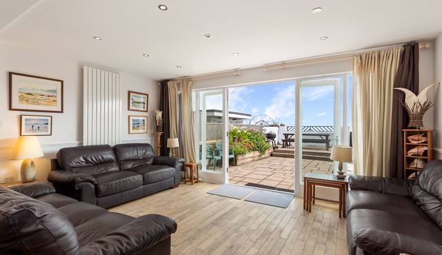 Kilmore - Direct Beach Access, Sea Views