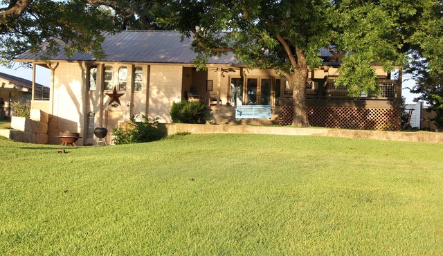 LAKE & RIVER Front! HUGE-FUN HOME:3300sft-4bath-Games,Kayaks,Canoe,View & Space! in Kingsland
