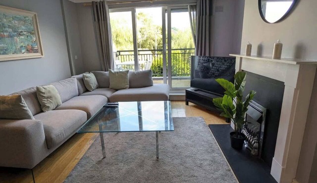 Large 3BD Duplex, 20Min to Airport