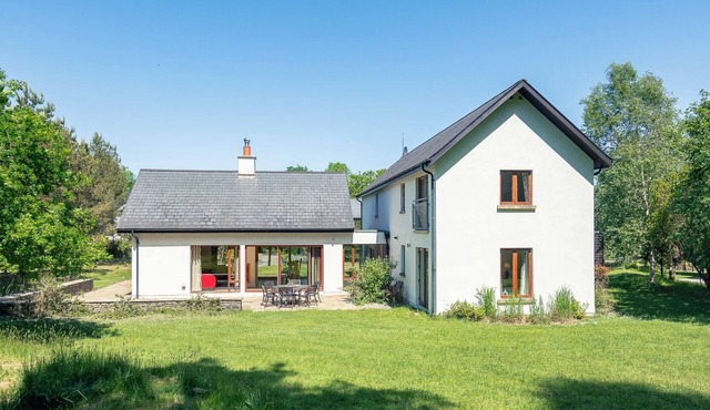 Large Kenmare home sleeping 10