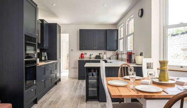 Large Period House with Garden near Peckham London - Pass the Keys