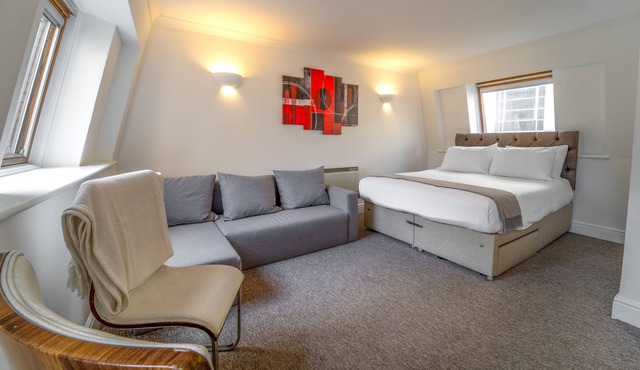 Large studio flat - Park Lane Apartments