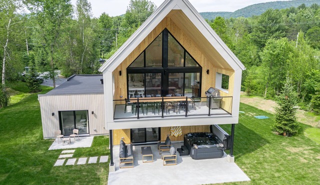 Le Østa |Construction 2024| Hot Tub | Bromont 5kmn in Shefford
