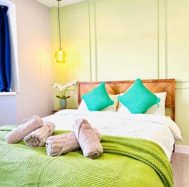 Livo Executive Suite near Bexleyheath Train