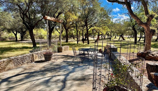 Llano River Retreat - 5 bedrooms/4 bathrooms in Junction