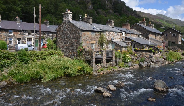 Llety is in a stunning riverside location in beautiful Beddgelert.