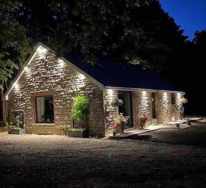 Lodge with log burner Contractors business private parking free Wi-Fi near M4