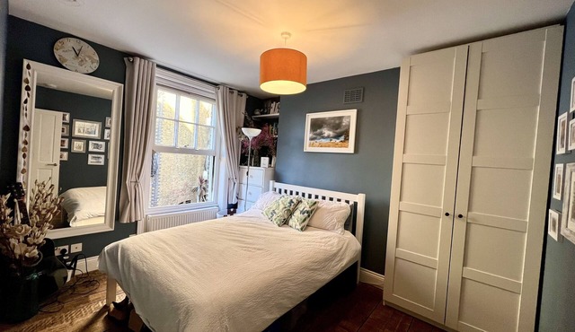 Lovely central one bedroom flat with outdoor space, Kennington
