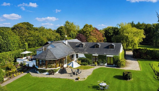 Luxurious House Sleeps 8 - Free Parking & Garden