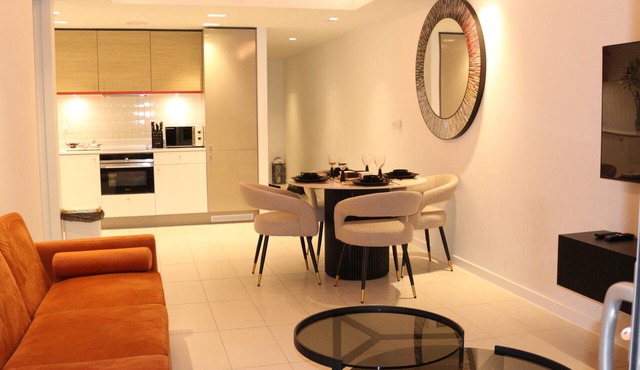 Luxurious one bedroom apartment in London with WiFi and free parking