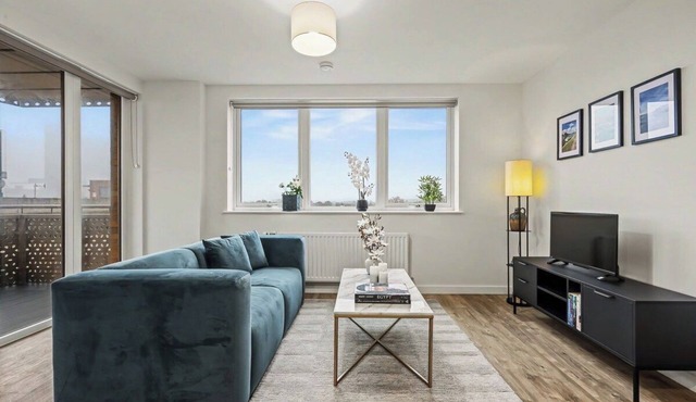 Luxury 2BR | 5 Min to Thorpe Park | 12 to Heathrow
