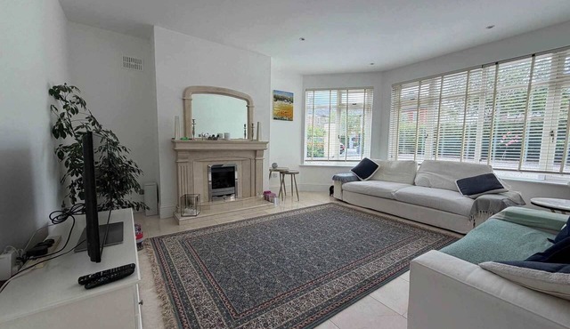 Luxury 4BDR Retreat With Garden and Workspace