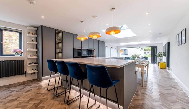 Luxury 5-BR | SF-WIFI | Parking | Games Room