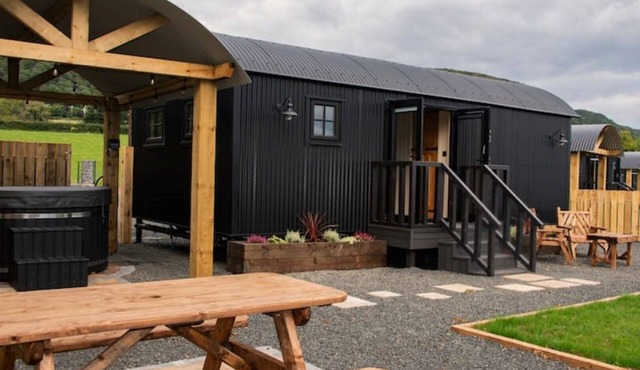 Luxury Five Person Shepherd Hut
