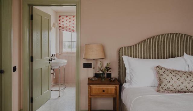 Luxury Landmark Stay in the Cotswolds with terrace & parking