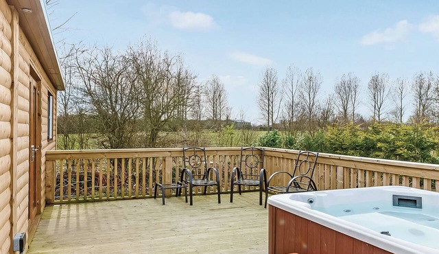 Luxury lodge with two doubles, both with en suite shower.