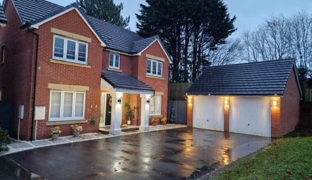 Luxury Modern 5 Bedroom House