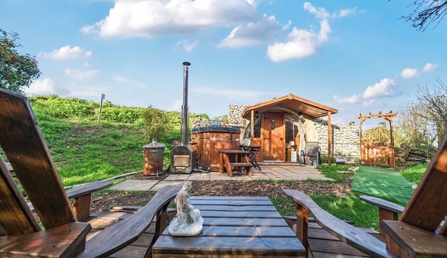 Luxury Pod-Sleeps 2-Hot Tub-Pets-Garden