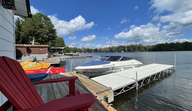 Luxury Waterfront Cottage with Swimming Pool, Hot Tub, Kayaks, Pedal Boat & Dock in Bobcaygeon
