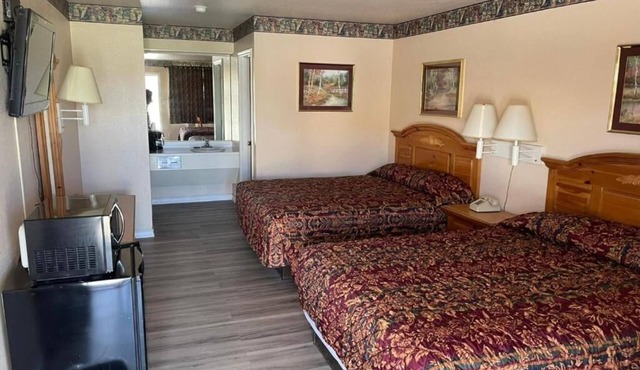 Mathis Stay Near Local Restaurants and Lake Corpus + Parking in Mathis