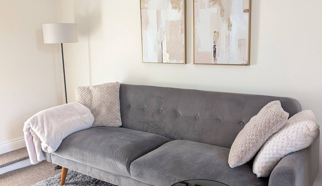 Modern 1-Bed Flat Free Parking Near City Centre