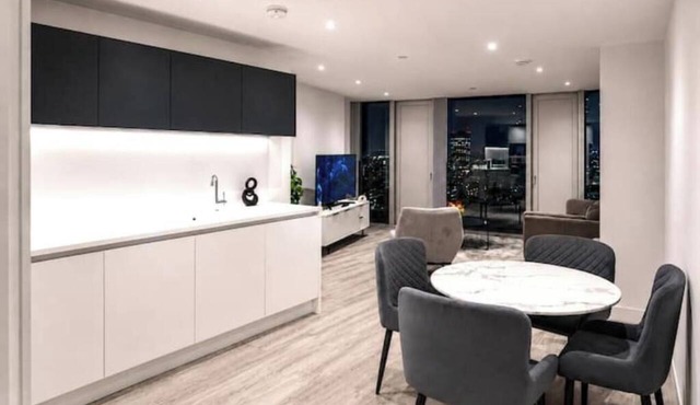 Modern 2-Bed Penthouse in Deansgate | Stunning City Views