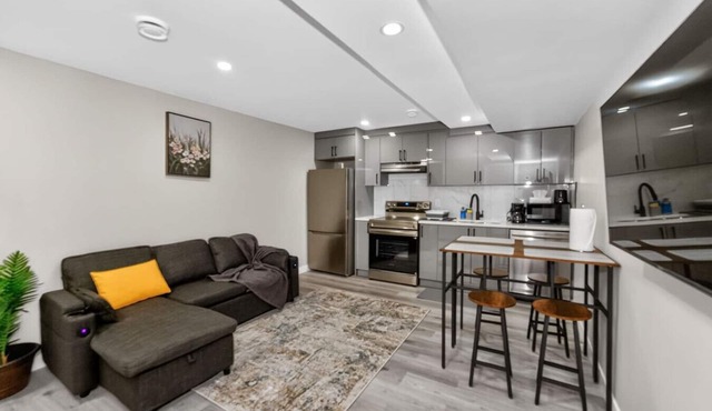 Modern 2BR Vacation Rental | Private Entrance, Near Airport, Downtown, SAIT & UofC - 4326 – DN in Calgary