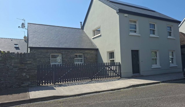Modern 4-bedroomed Detached House in Kilkee perfect location for Irish Open