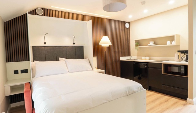 Modern Boutique Studio | Premium Shower + WiFi